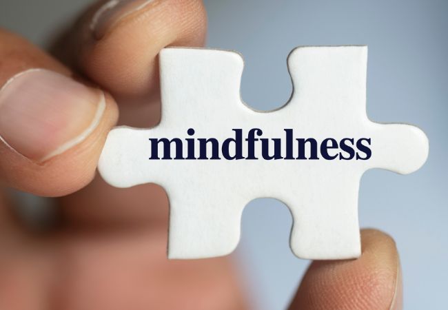 Exercícios de mindfulness para reduzir estresse e promover bem-estar emocional.