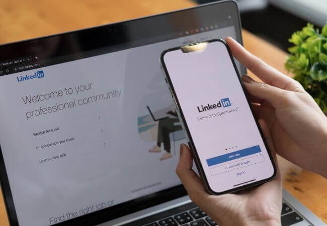 Utilizar o LinkedIn de forma eficiente pode proporcionar acesso a diversas oportunidades de trabalho e estabelecer conexões valiosas.